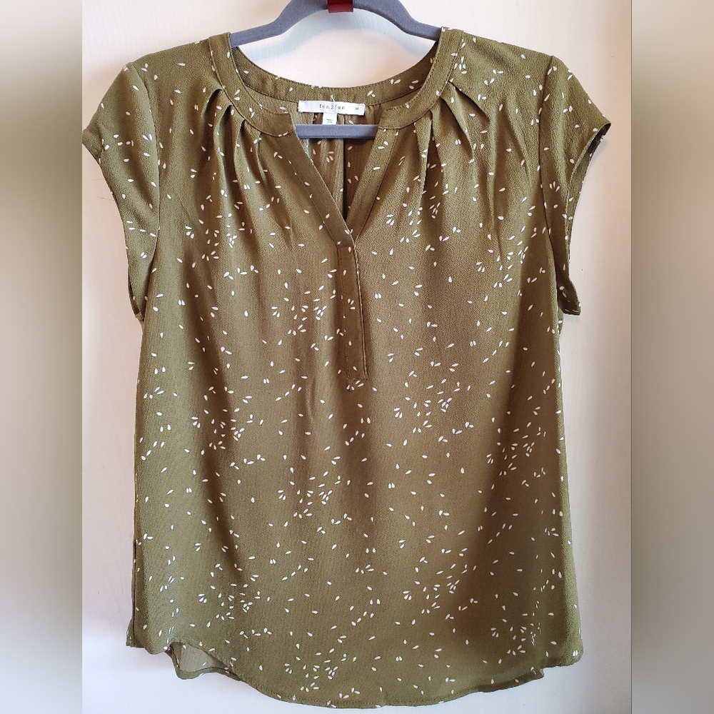 Fun2Fun split neck blouse - Picture 2 of 4